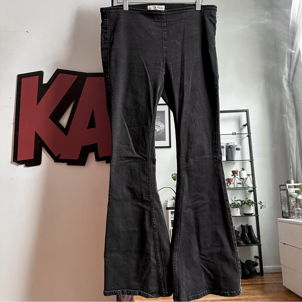 Free People Penny Pull-On Flares in black size 30